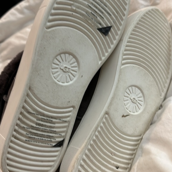 Ugg boots. New condition. Grey. Size 10 - Picture 4 of 4